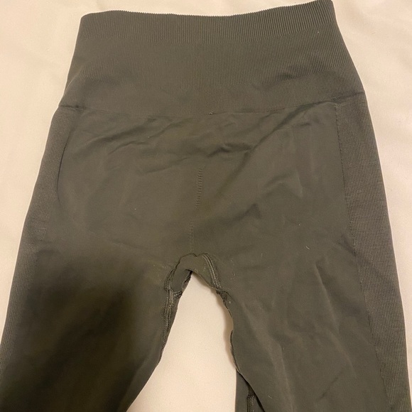 Lululemon compression tight SEE DESCRIPTION - Picture 7 of 7